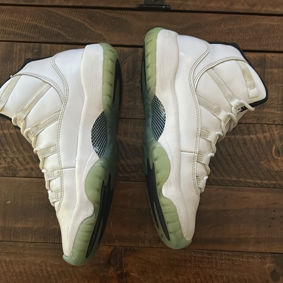 Air Jordan Retro 11 - Picture 1 of 10